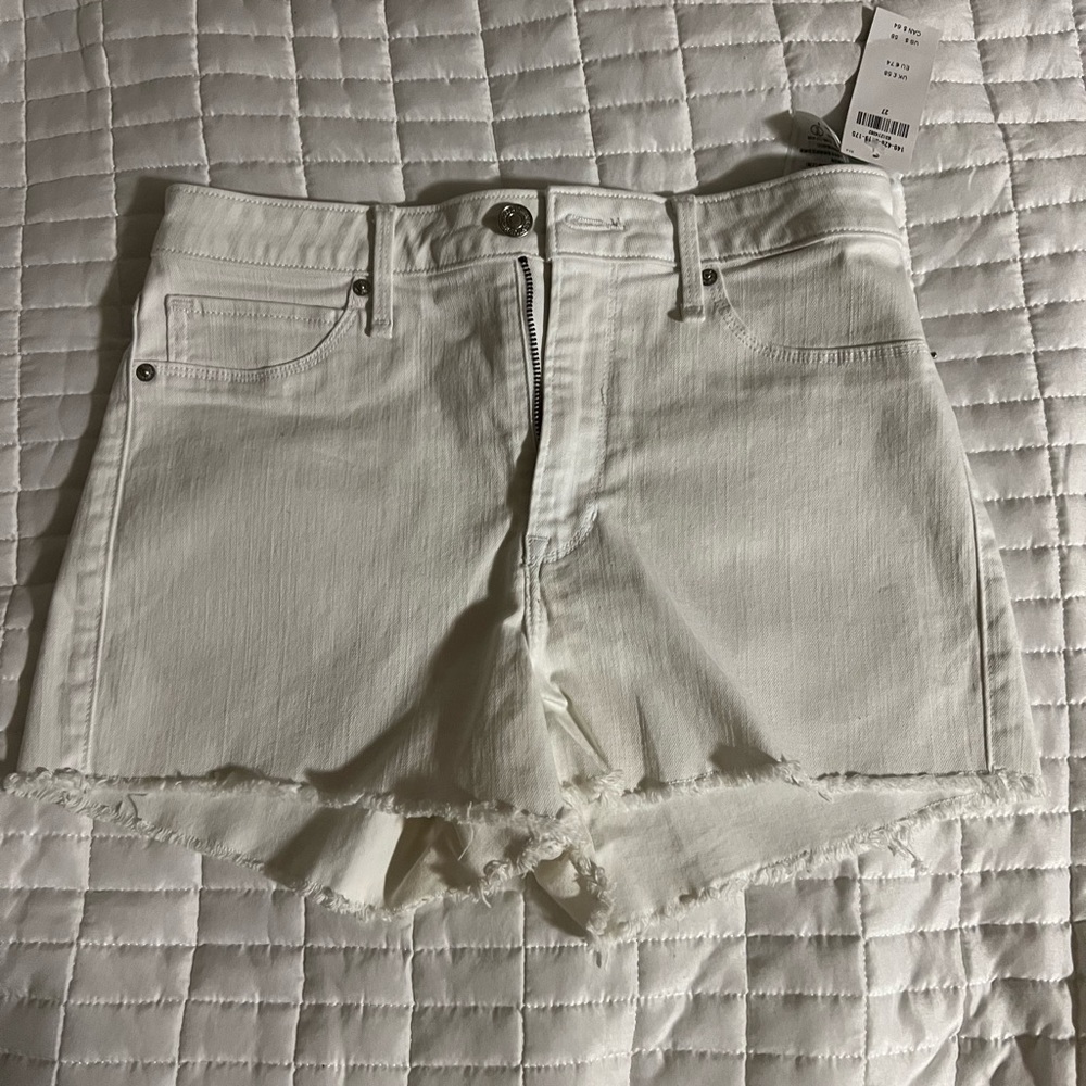 NWT Woman’s size small Abercrombie and Fitch white Simone high rise shorts